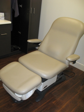 Midmark 647-001 Exam Chair