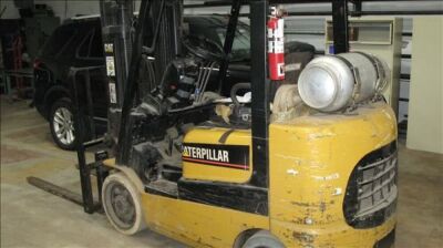 Catepillar propane forklift, m/n GC25K, S/N AT82C-00922, approx 4700 lbs at 24", believed to be approx 1999 *** PLEASE NOTE: This lot is offered subject to bulk bid offer on lot 118 - 2